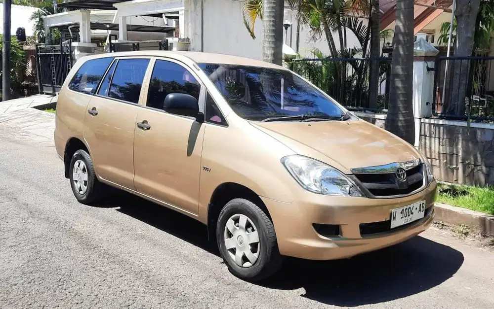 Kijang Innova 2005