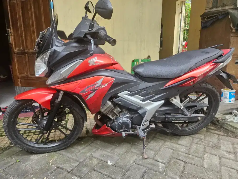 Honda CS 1 merah 2008