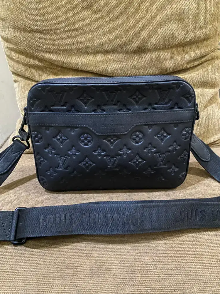 Tas selempang kamera nag louis vuitton black shadow  good quality