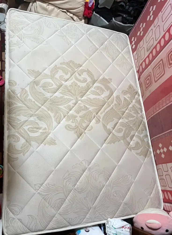 Kasur Uniland 140x200 +sprei dan bantal ) bulan pakai ) bogor