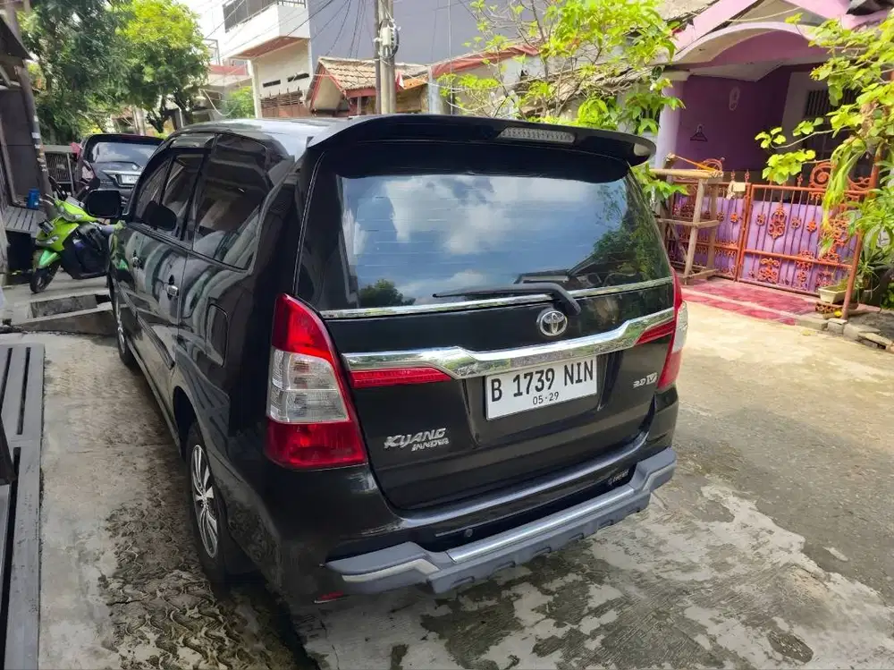 Toyota Kijang Innova Inova V Matic AT Tahun 2015 Hitam , 2014