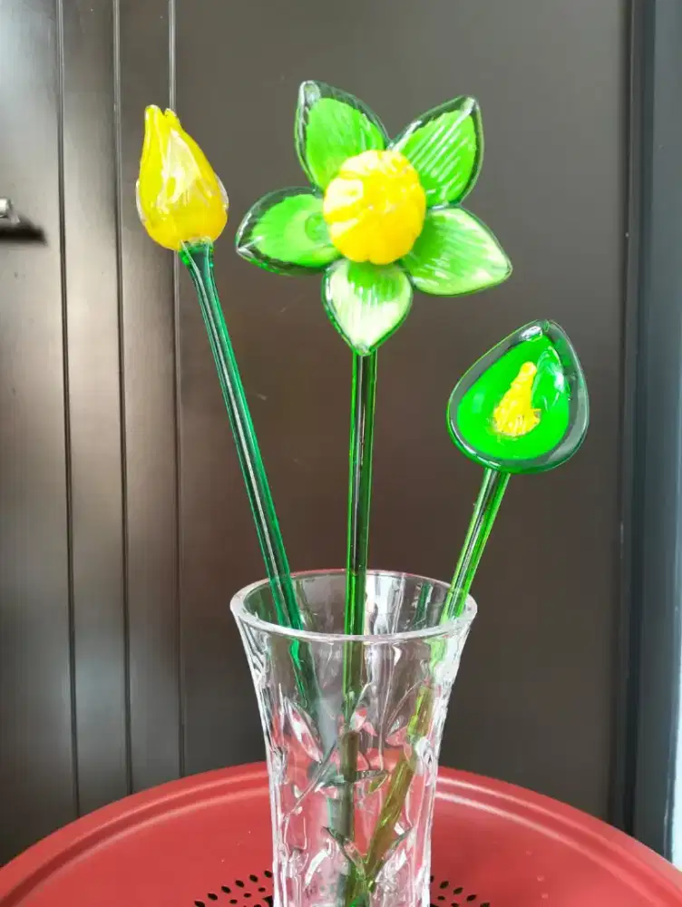 Bunga dan Vase Kristal Cantik