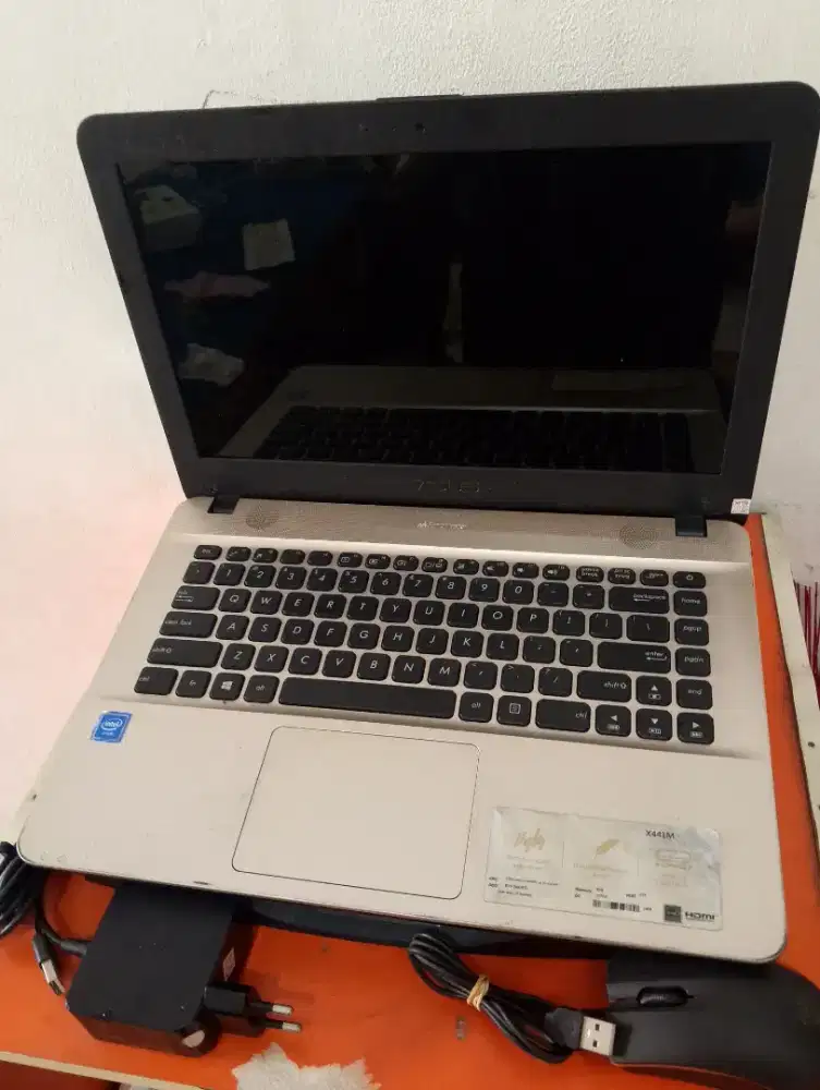 Laptop Asus X441M 1TG/Ram4.win 11.Dvd+cam.Mulus