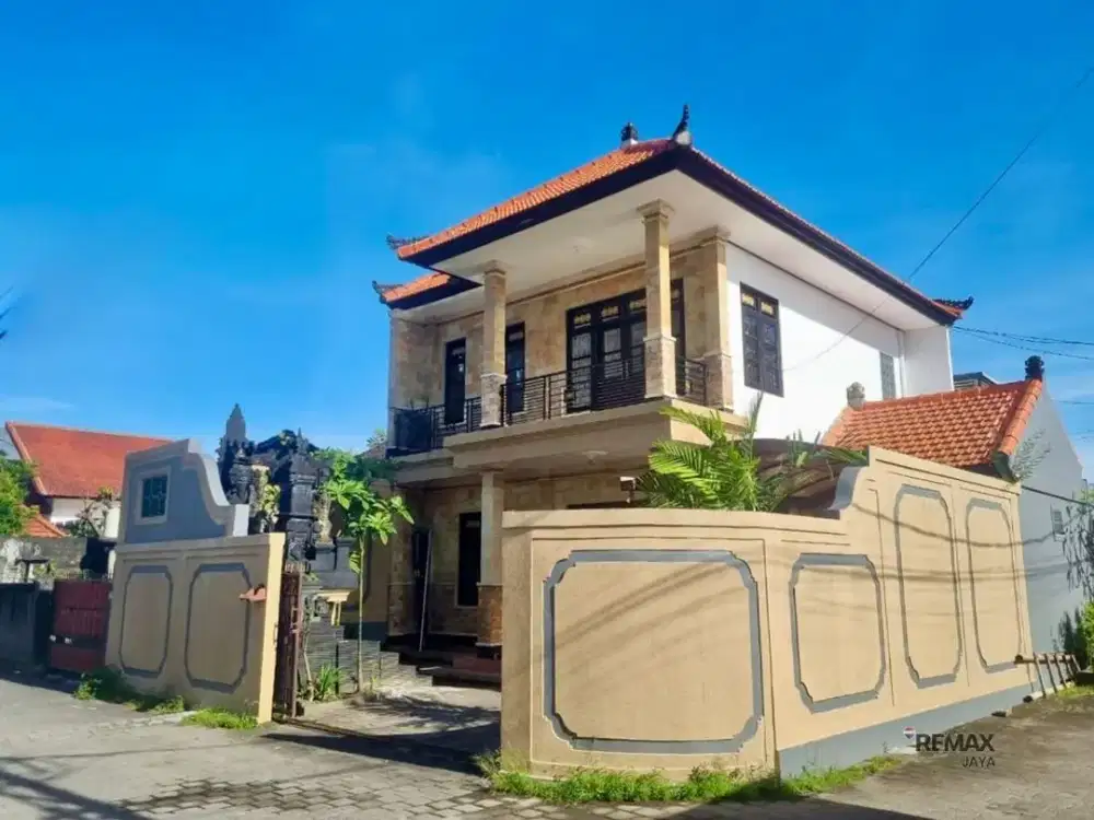 Rumah Strategis 2 Lantai Dijual, di Tukad Balian, Renon Area