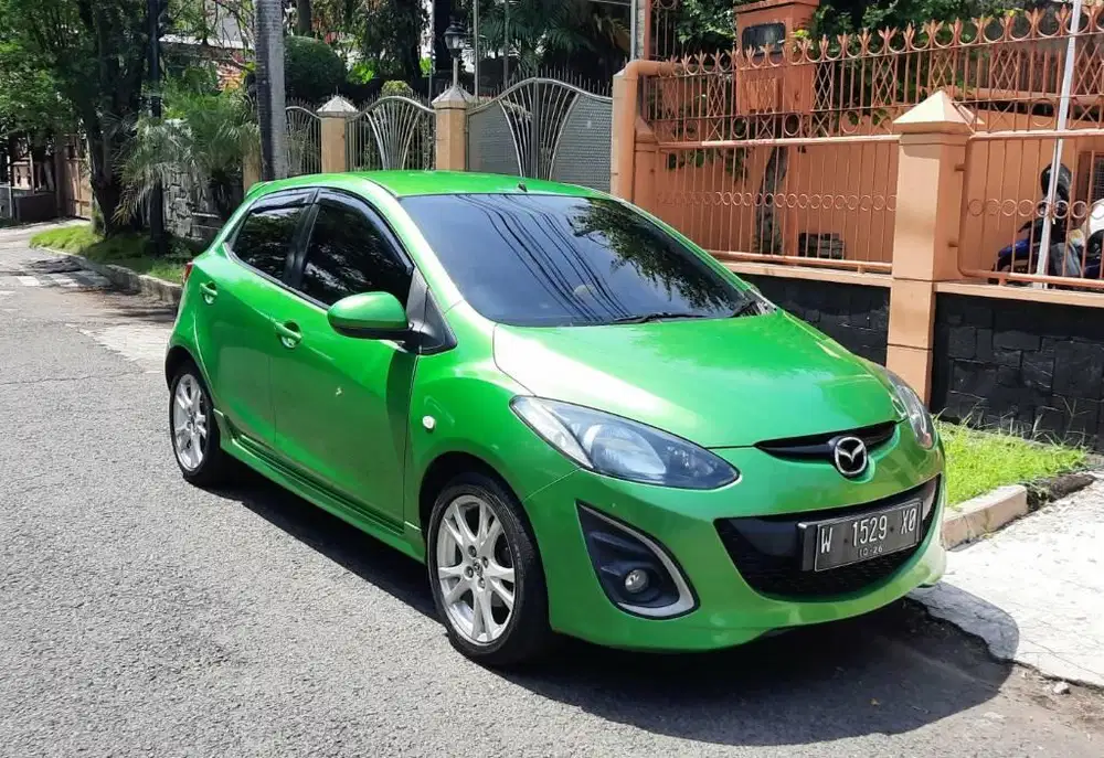 Mazda 2 type R tahun 2010