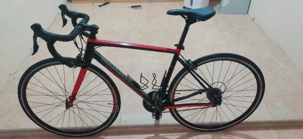 Road Bike Polygon Strattos S3