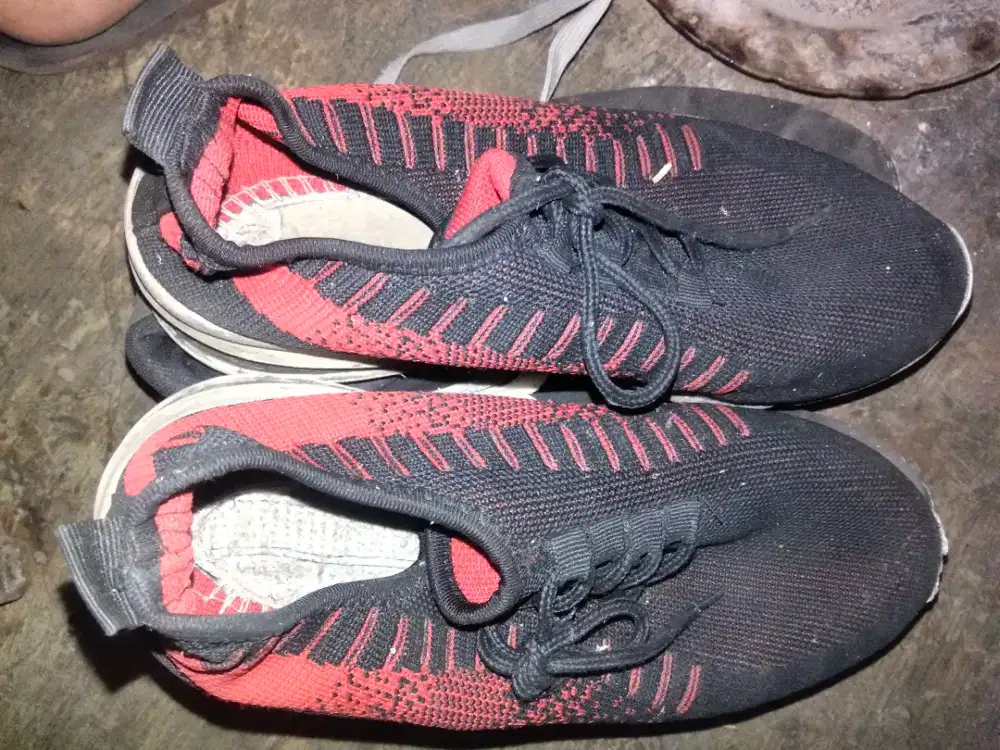 Sepatu bekas ya