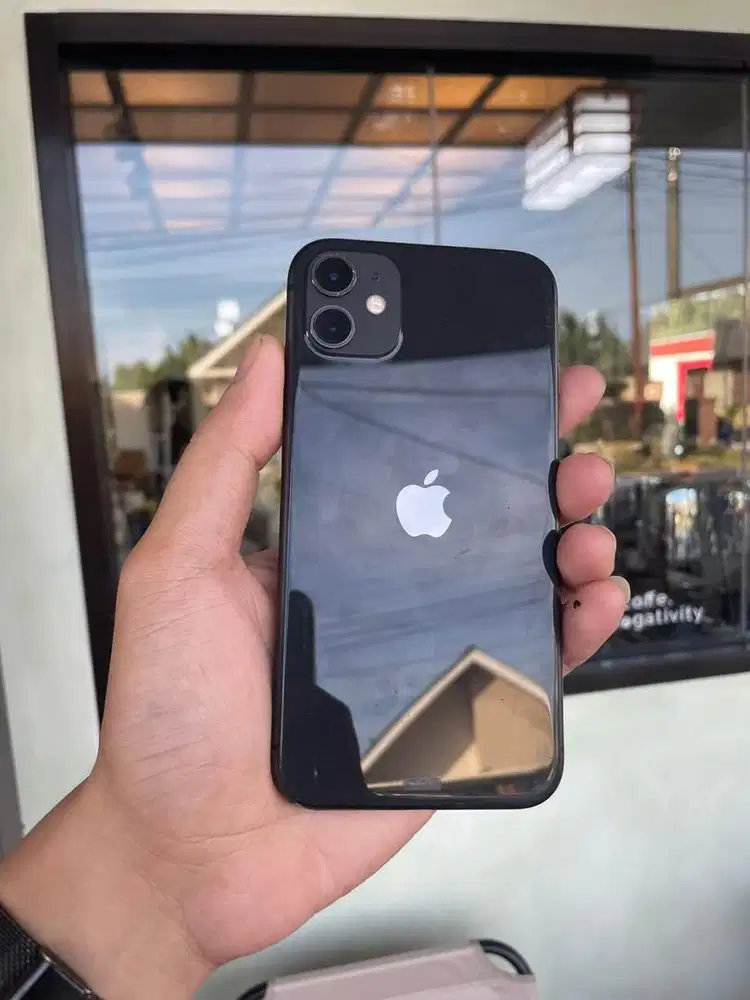 Dijual iPhone 11 128gb iBox resmi original