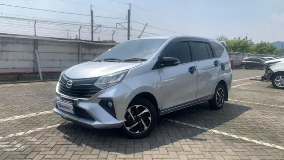 DP MURAH - Daihatsu Sigra 1.2 R Bensin-MT 2024 Silver