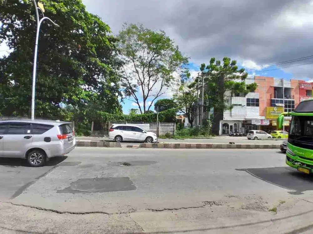 Dijual / Disewa Tanah Di Pramuka dpn Mbok Wito