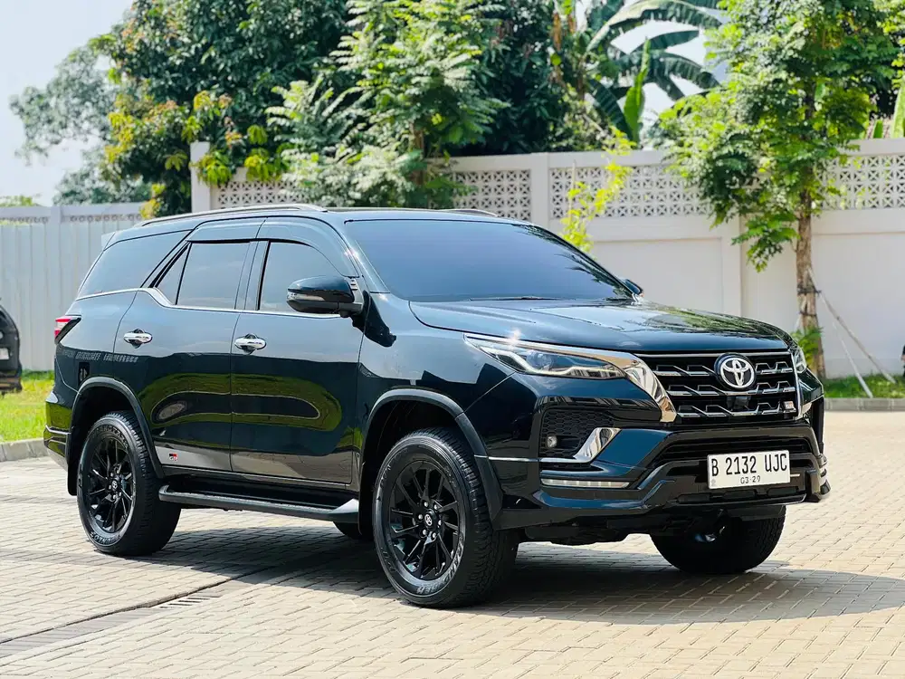 KM10RB Record |Fortuner 2.8 GR Sport DSL AT Solar Diesel 2024 Hitam