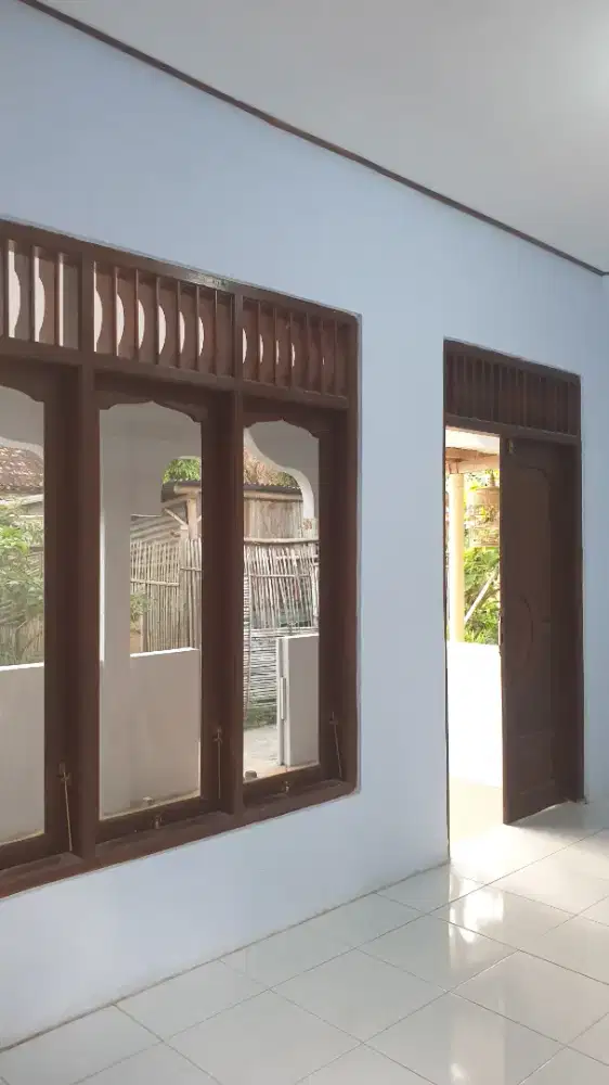 DISEWAKAN RUMAH