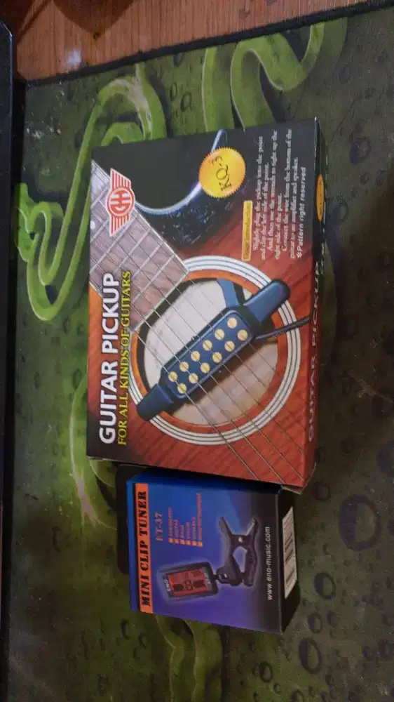 Jual tuner dan spul gitar.