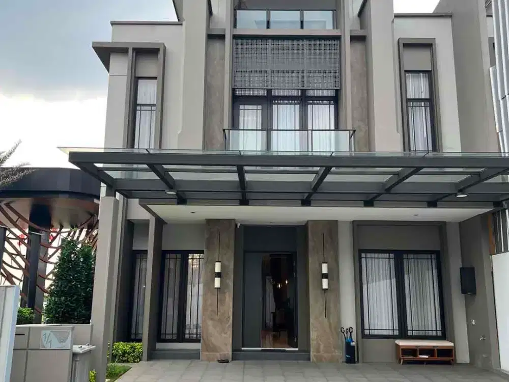 Rumah Mewah 3 Lantai di Jalan Boulevard Utama Gading Serpong Tangerang