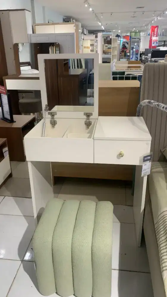 meja rias minimalis+stool aesthetic