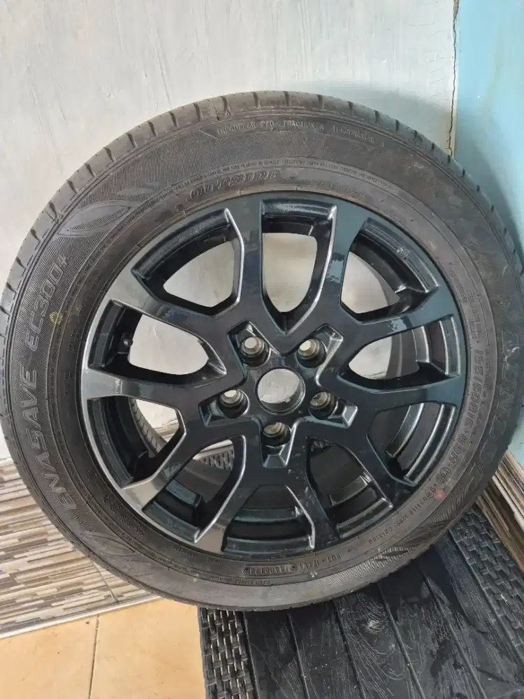 Velg Plus Ban R16 195/60 Masih Baru