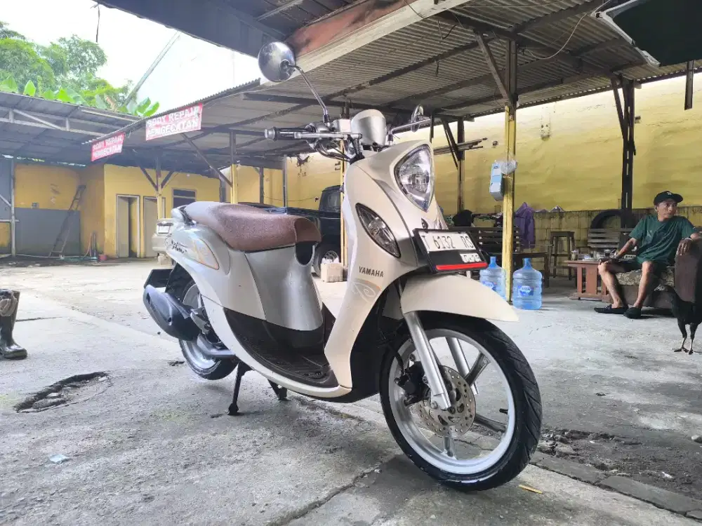 Fino Premium Putih 2019