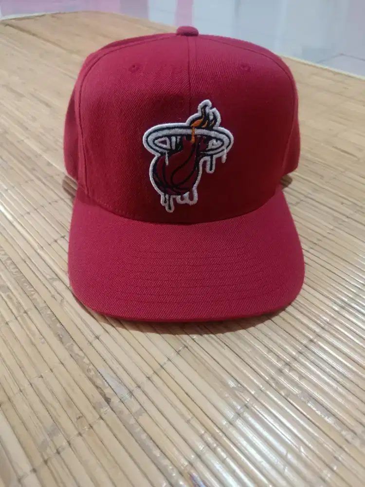 Topi mitchell $ ness Philadelphia original bahan wol kondisi like new