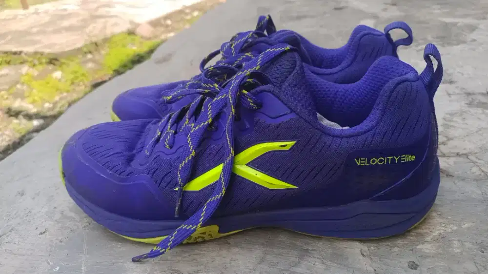 Jual cepat sepatu badminton butuh dana