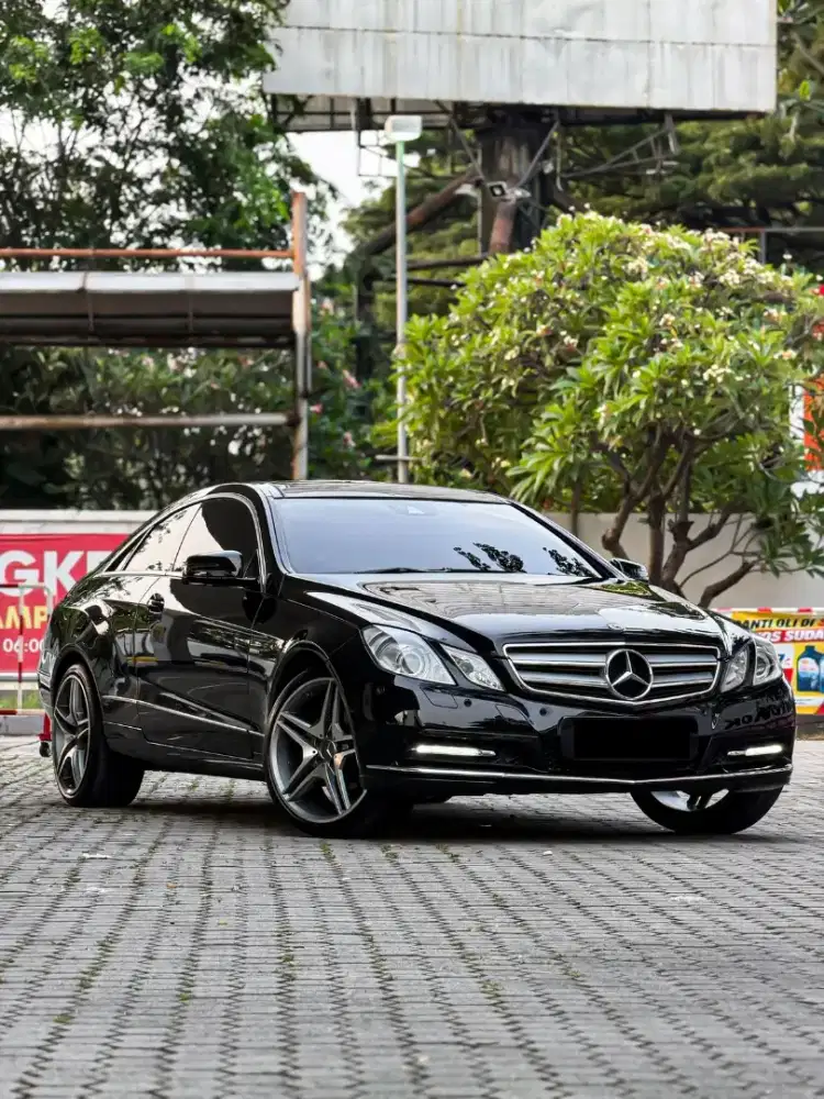 MERCEDES BENZ E250 COUPE NIK 2011 BLACK GLOSSY LOW MILES