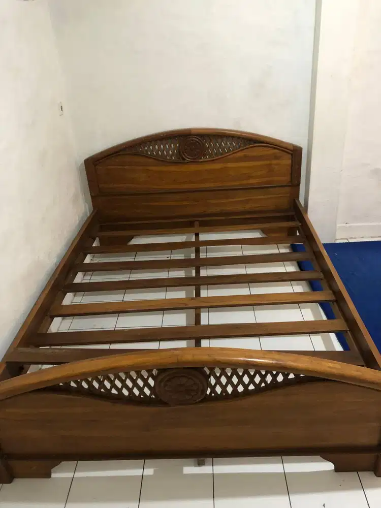 Dipan kasur kayu jati ukir