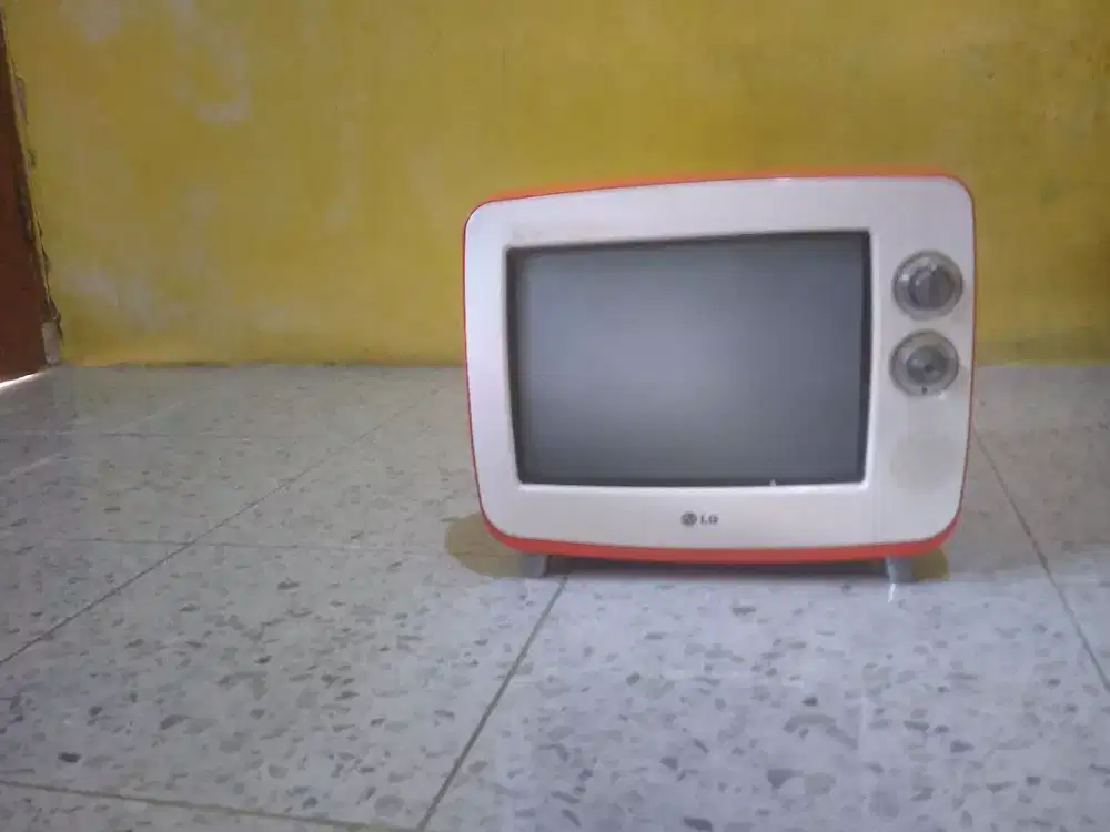 Jual tv retro CRT LG keluaran 2011, original