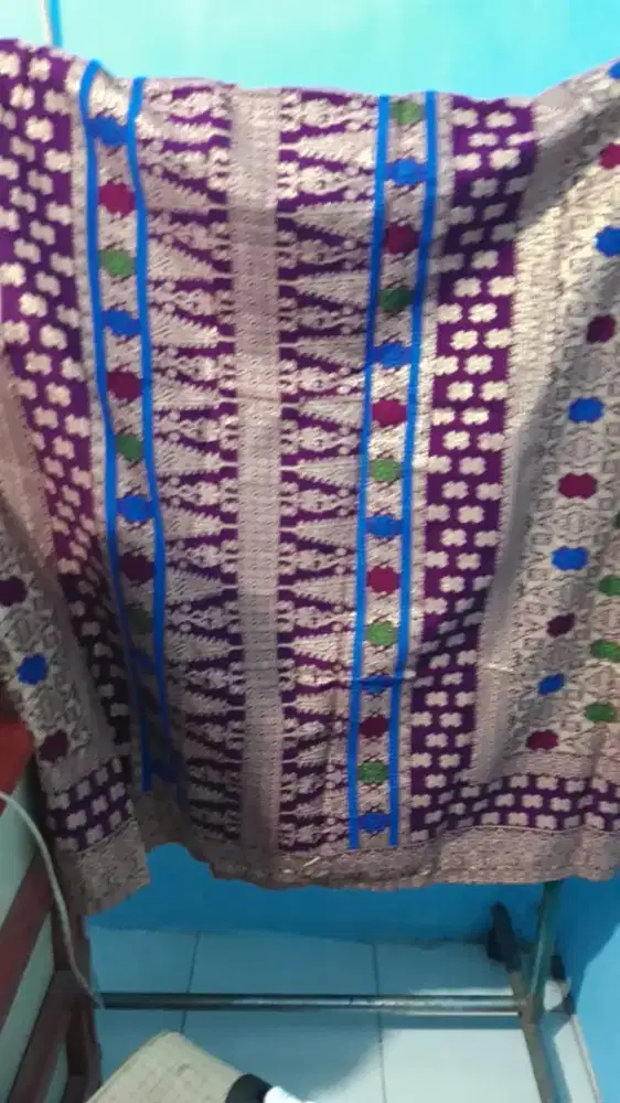 Kain perempuan songket
