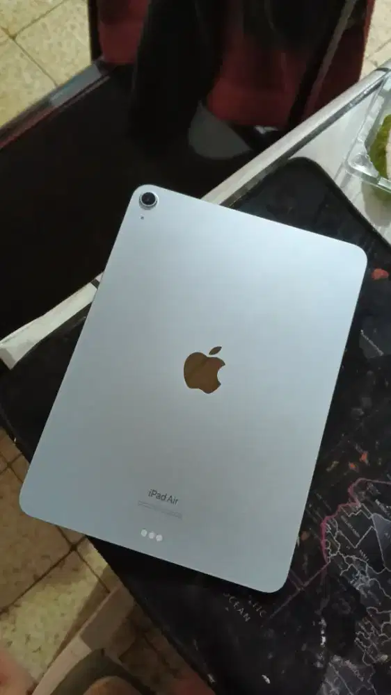 Ipad air 6. 11 inc 128. purple blue starlight wifi only