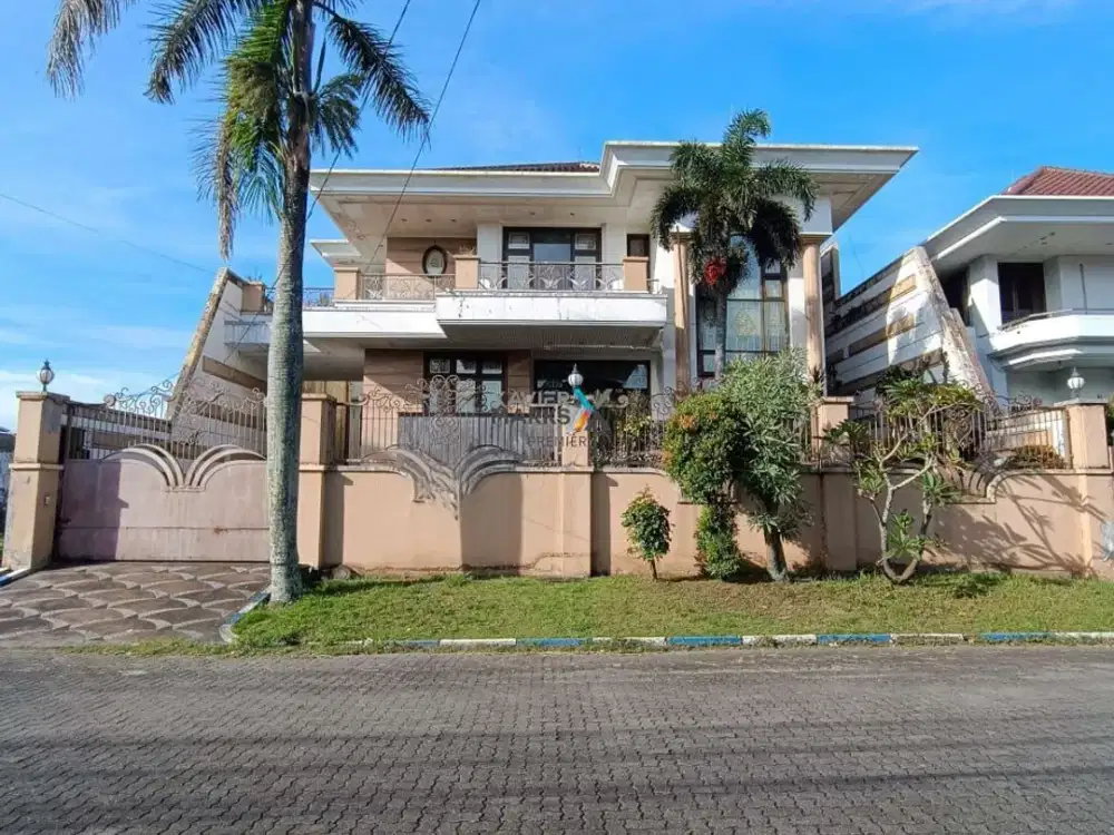 DIJUAL Rumah Mewah Terawat 2Lt Full Furnish Siap Huni Keamanan 24 Kawasan Bebas Banjir Dekat Kampus Binus dan Pusat Kota di Pondok Blimbing Indah