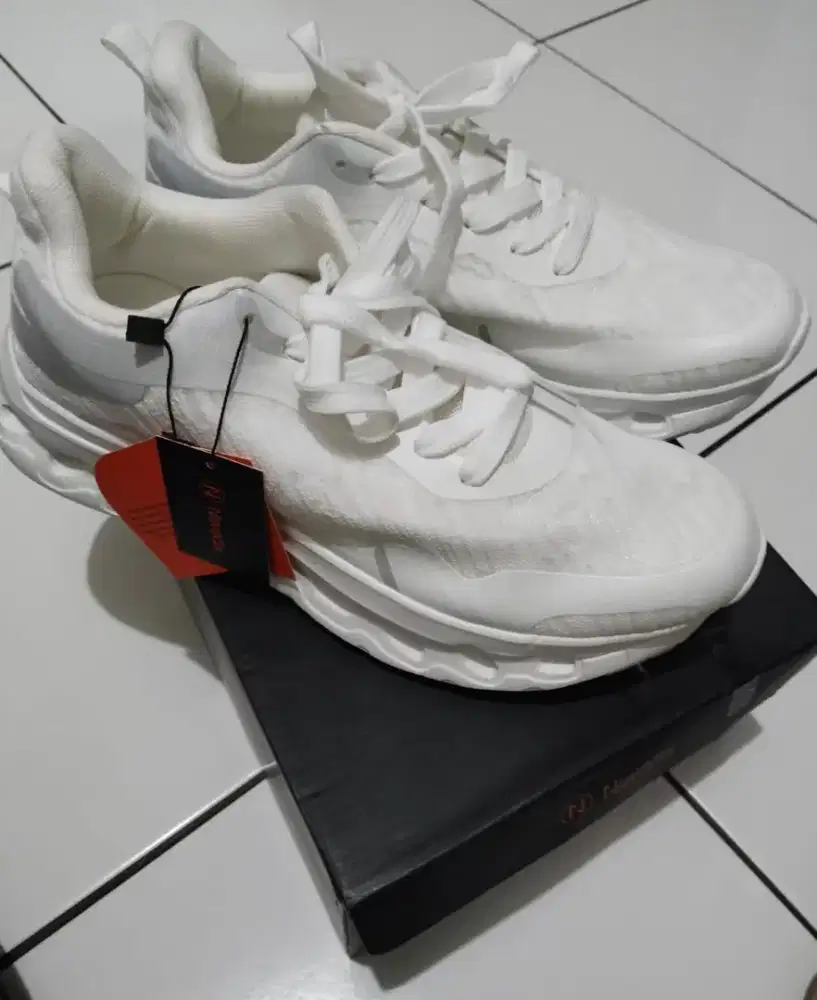 SEPATU NEVADA BARU, 200 RIBU JUAL RUGI AJA