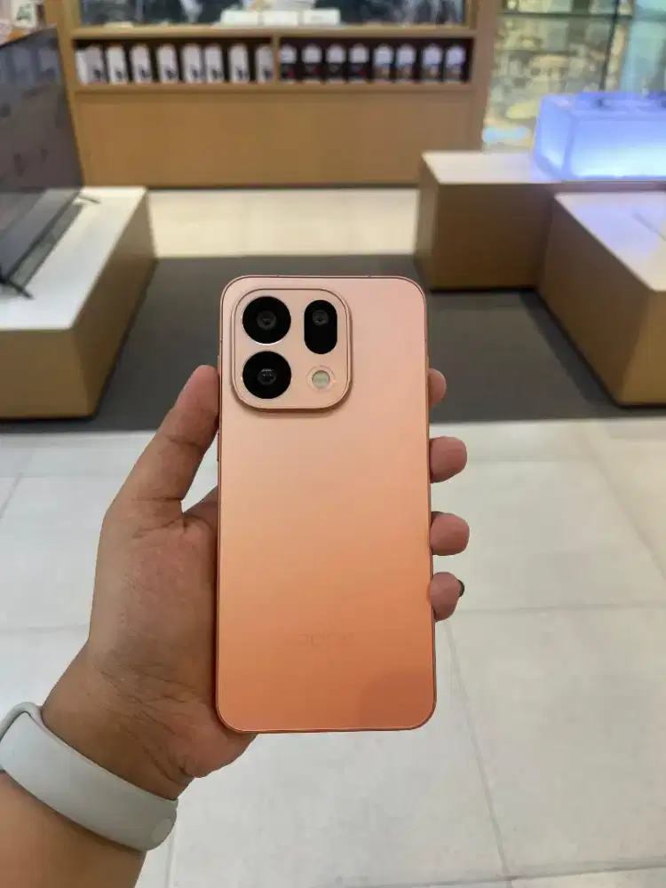 OPPO FIND X9s (Tampil ikonik disetiap potret)