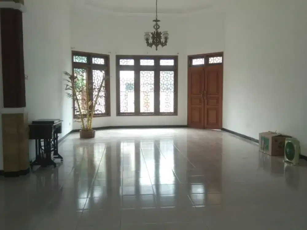 Rumah Nyaman dan Asri di Tengah Kota Malang dekat Kampus UB, UM, Sentra Kuliner, Matos, MOG, Kayutangan Heritage, Alun-Alun Kota Malang .NLMLG00034