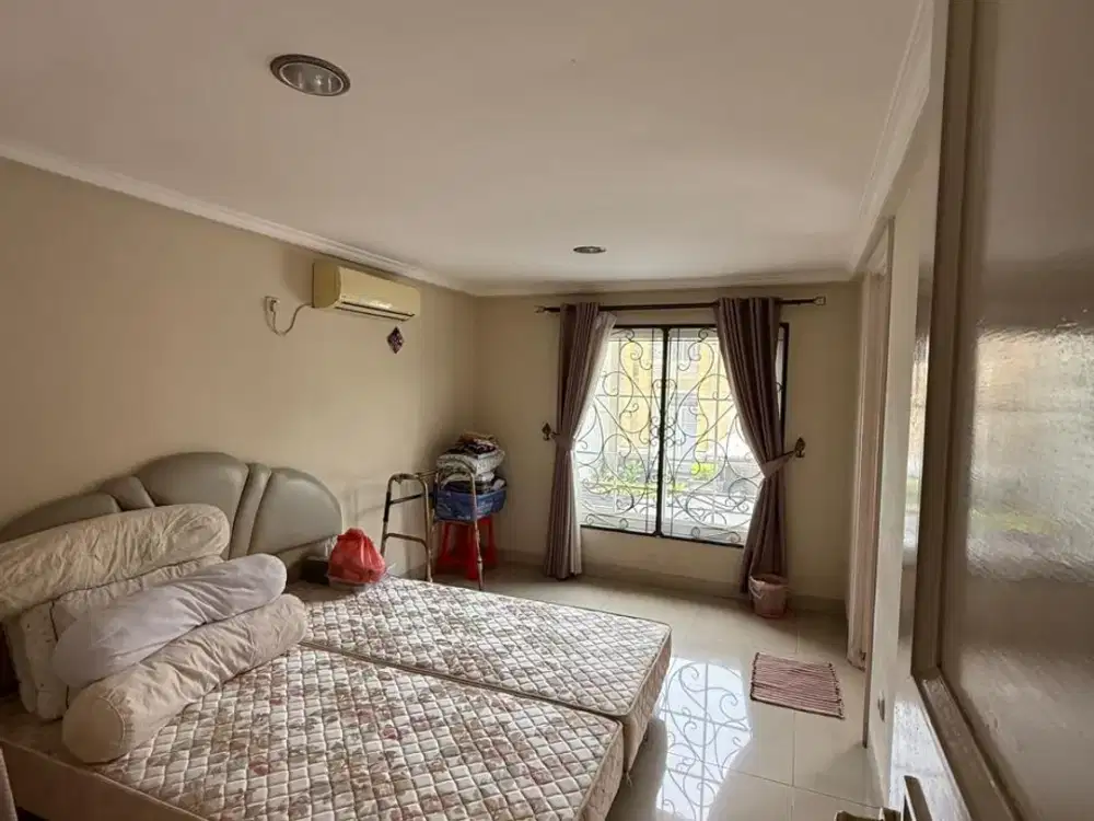 Dijuaal Rumah Pik Florence Uk 10X20m2, 3,5 LT Semi Furnish, Nepis