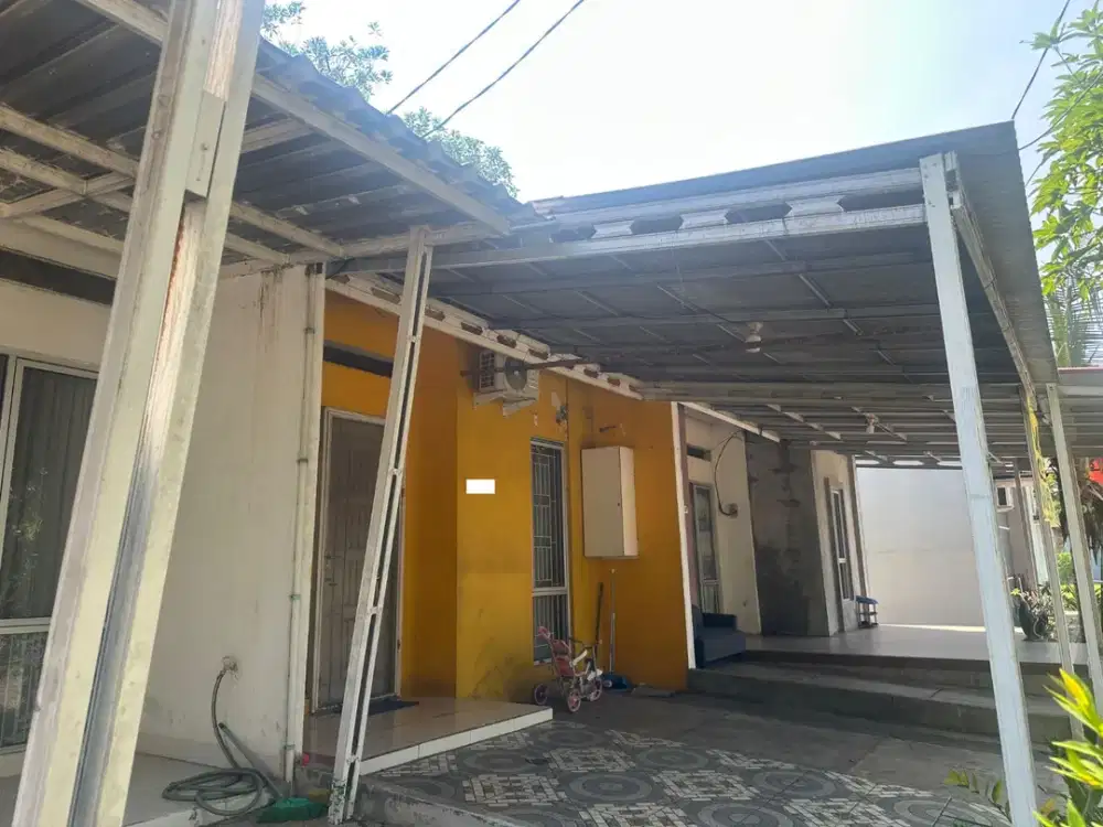 Dijual Cepat! Rumah Cantik Dengan Carport Luas dan Kanopi