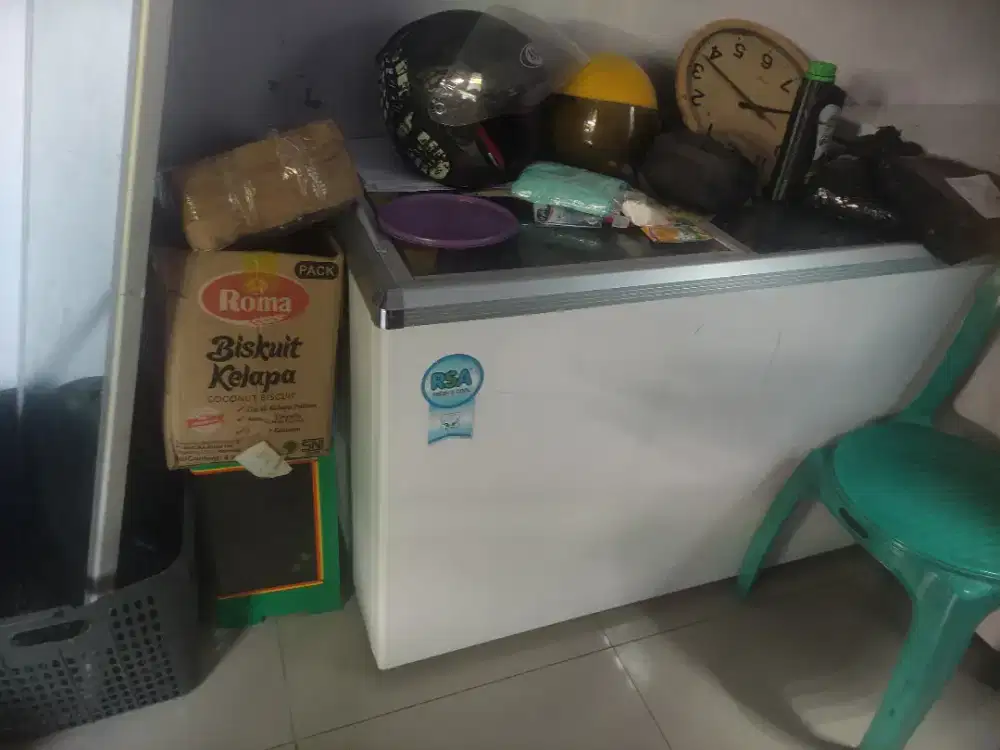 Freezer Kaca Geser