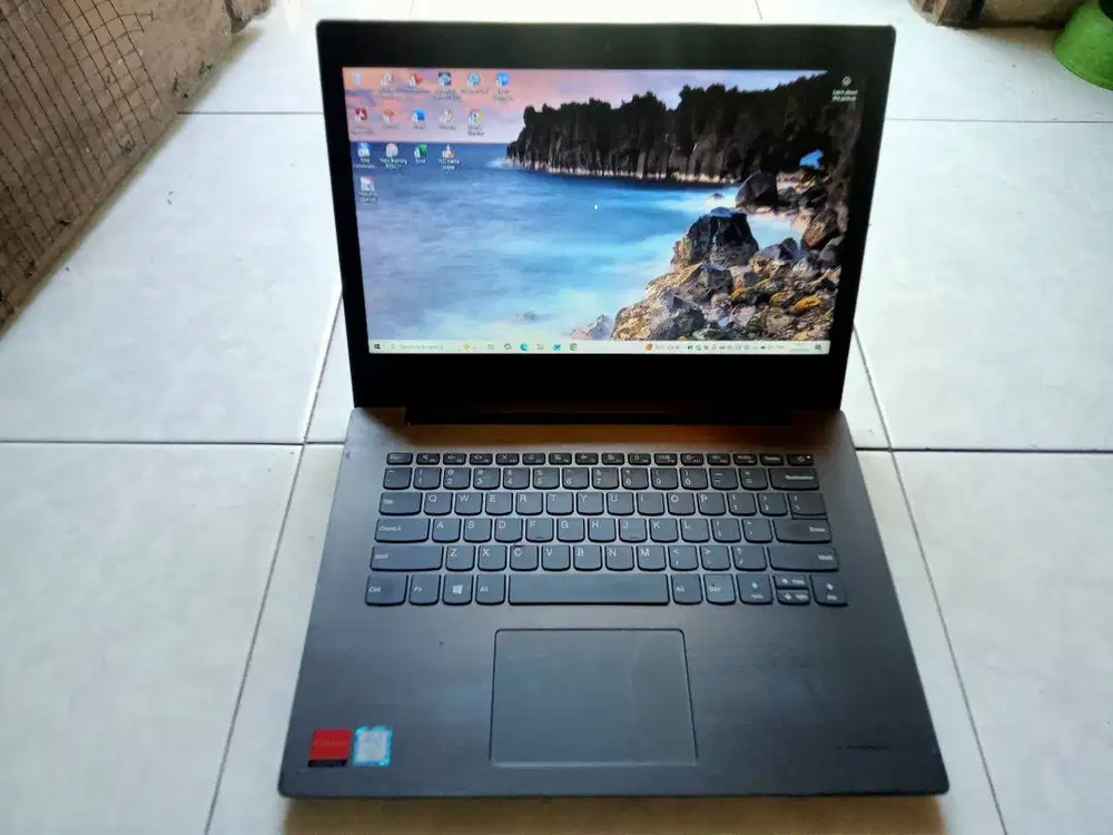 Lenovo 330 / Core i3 Gen-7 / Radeon / SSD 128Gb / 4Gb / 2 Jam / TAS