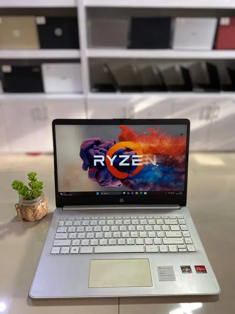 HP 14S-FQ1036AU AMD RYZEN 7 5700U RADEON GRAPHICS RAM 8 GB SSD 512 GB