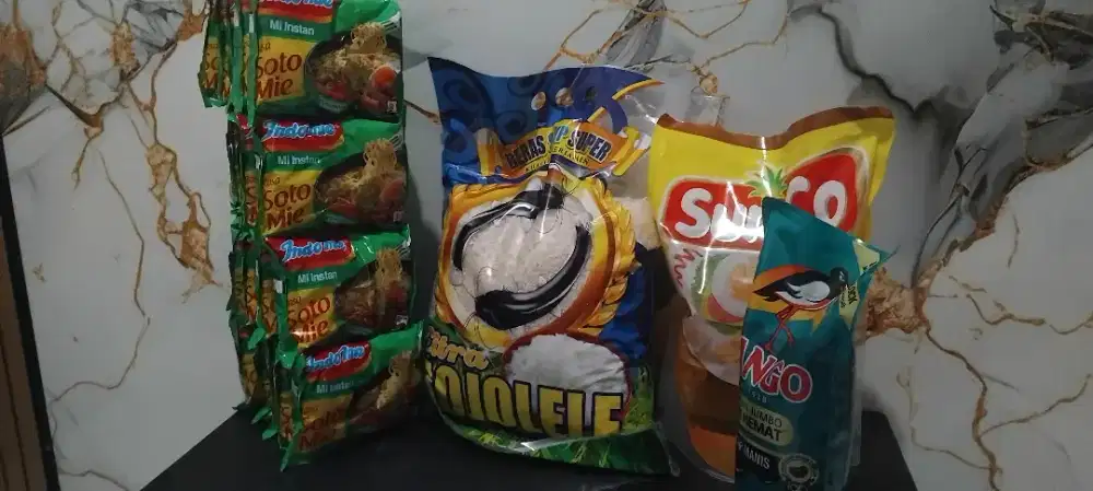 Indomie goreng dan sembako