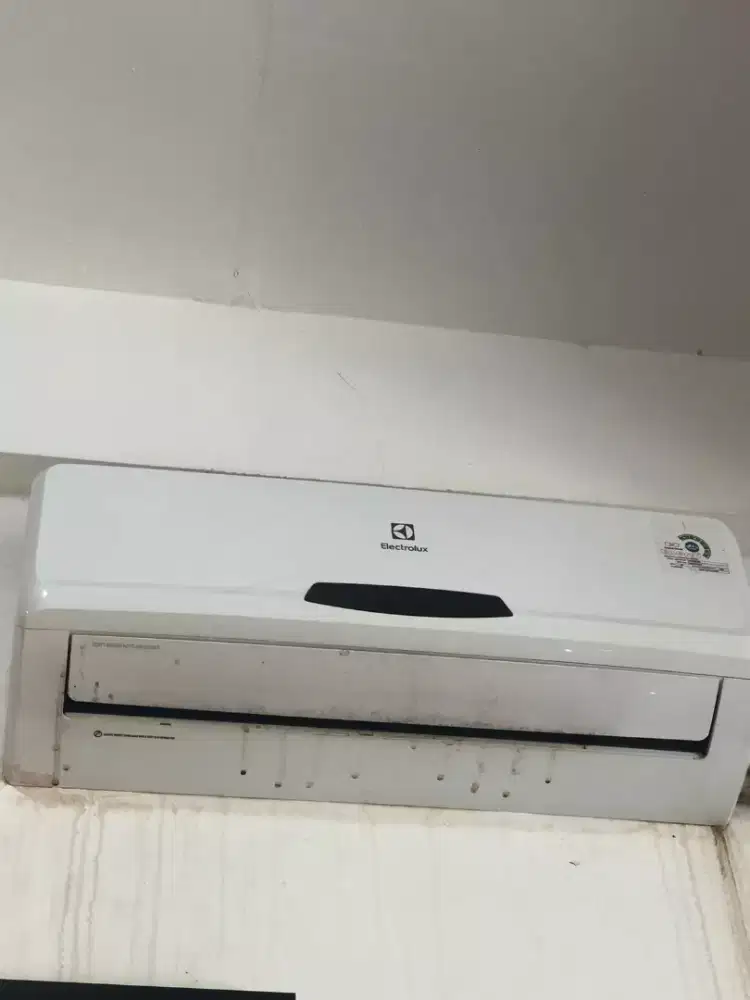 Di jual ac Elextrolux bekas 1pk.