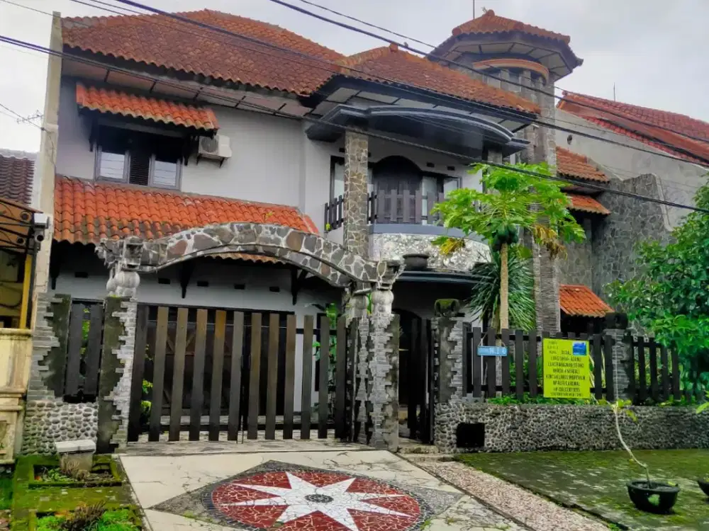 Rumah Mewah Luas di Pondok Blimbing Indah Araya Malang. Dekat Plaza Araya, Bandara, Terminal, Exit Tol, Kampus UB, UM, Binus, Mall Matos. NLMLG00017