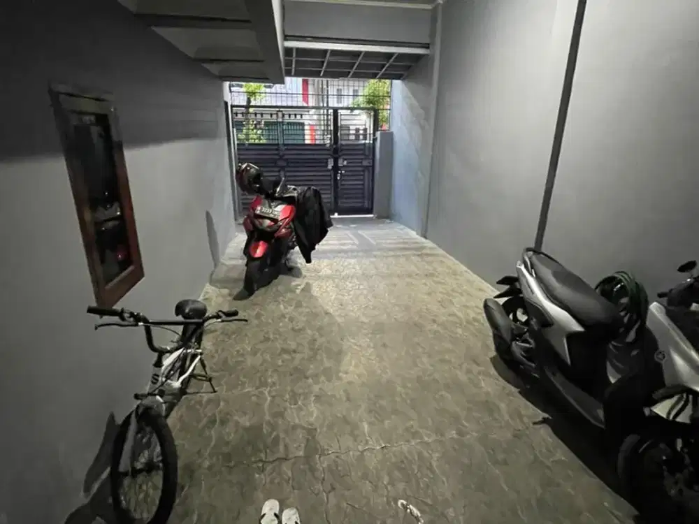 Rumah kompleks DKI Sunter Jaya 6x19m 3 lantai, hadap Selatan, bagus