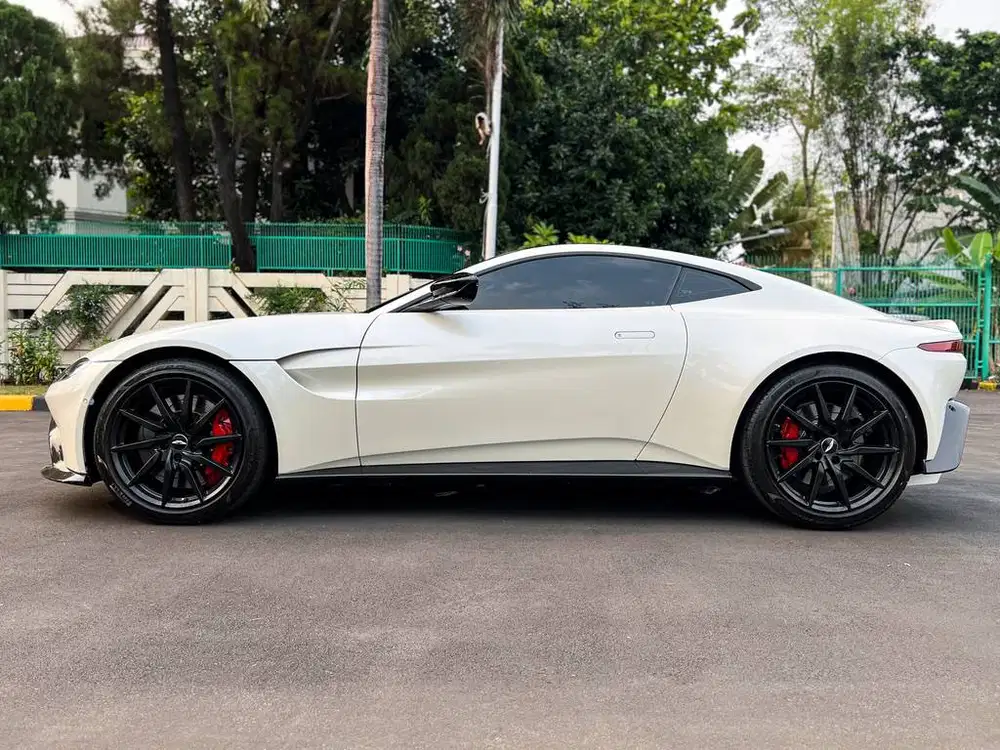 Aston Martin V8 Vantage Coupe 2019