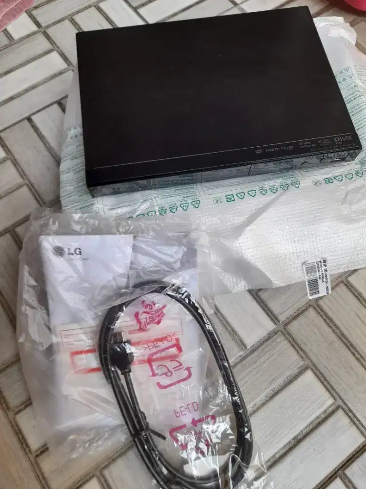 Blu-ray disc player merek LG kondisi 100% baru