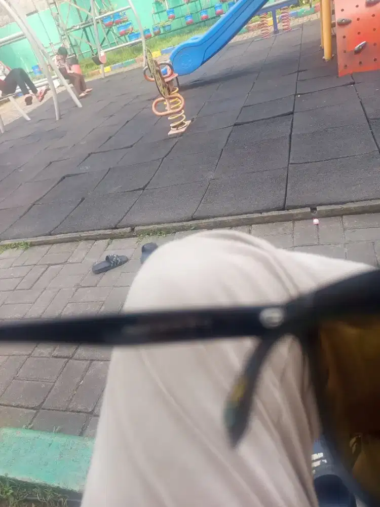 Kacamata santaienak dipakai
