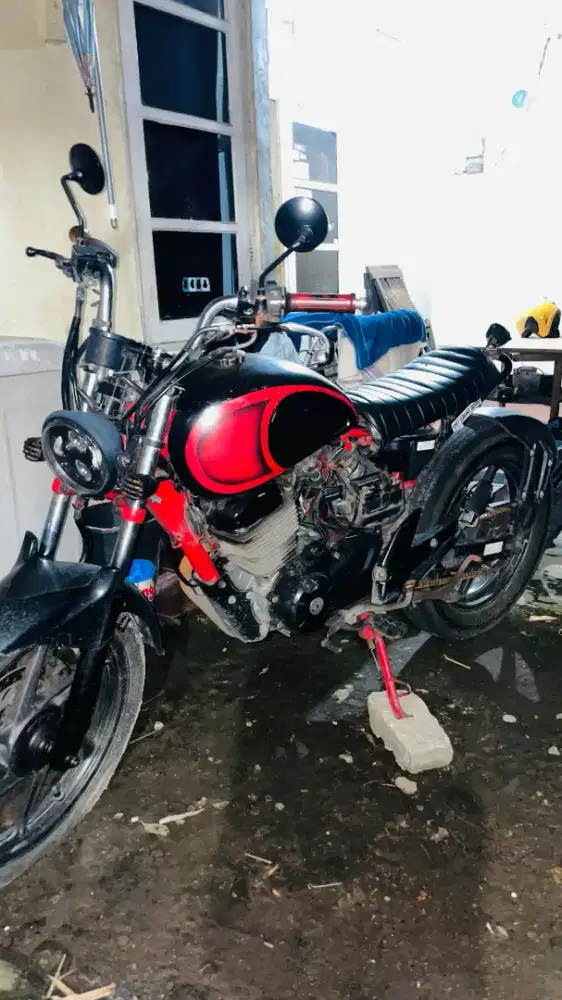 Megapro monoshock custom japstyle scrambler