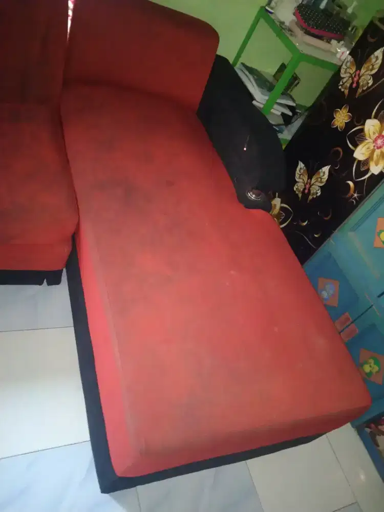 Jual Butuh  set bad sofa bekas pakai