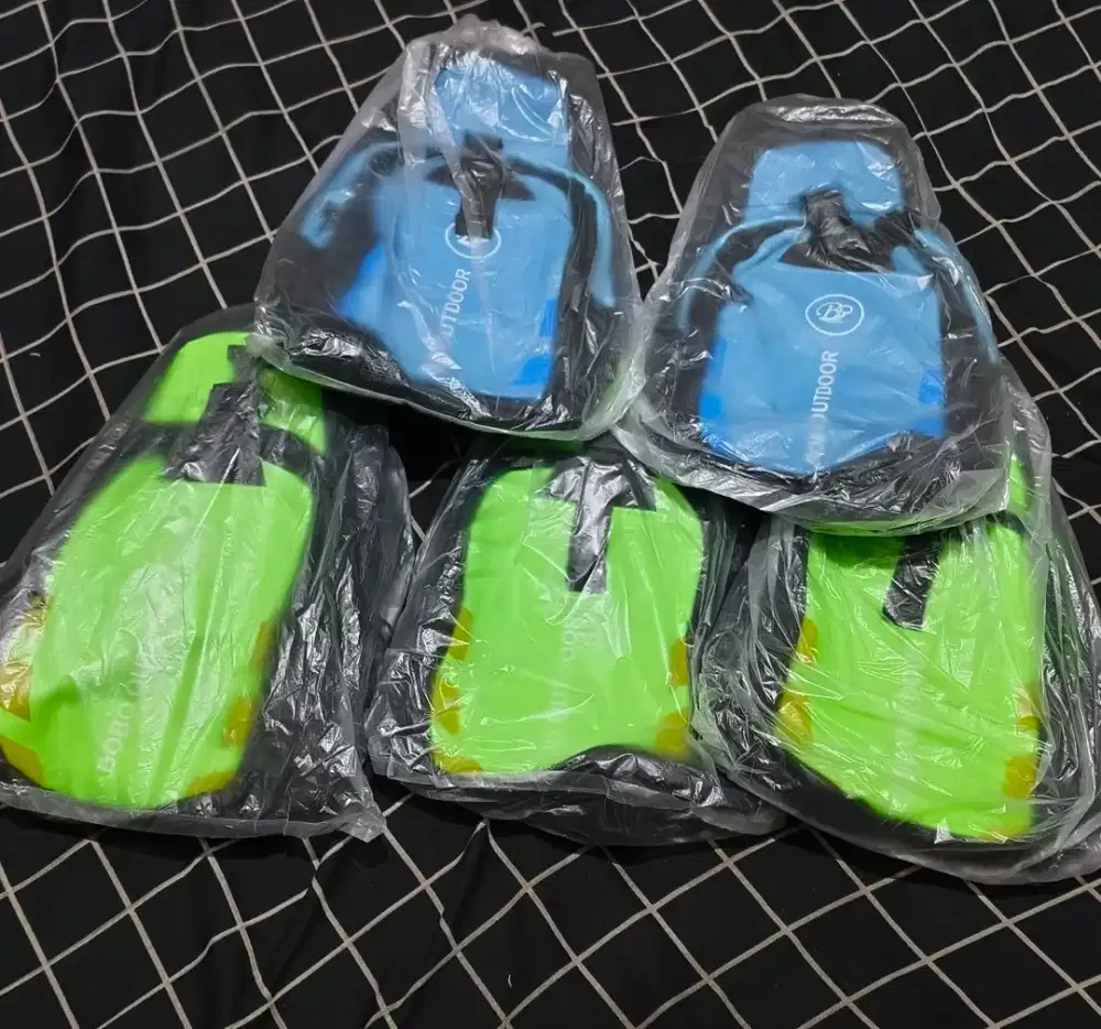 Tas slempangnya borong semuanya