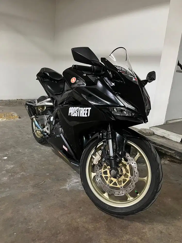 HONDA CBR 250RR BLACKFREEDOM