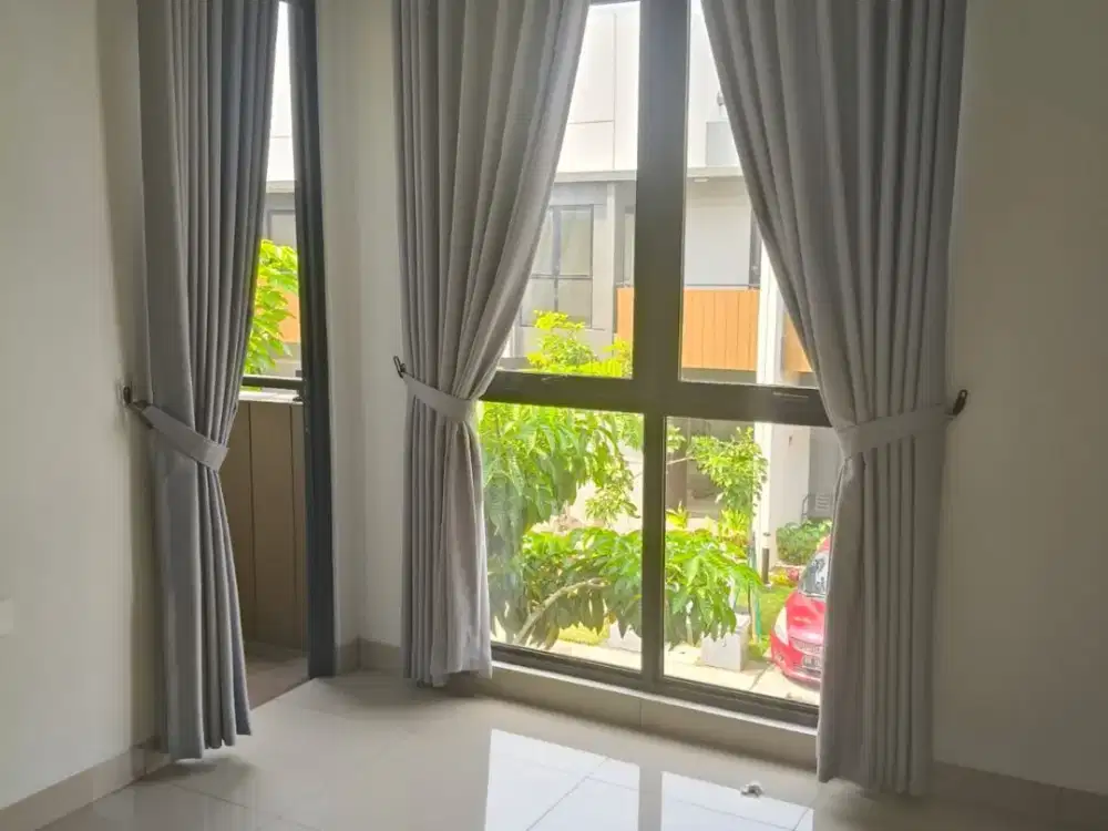 DISEWA RUMAH CLUSTER REGIA 7x11 PLUS 2 UNIT AC DI SUMMARECON CROWN GADING