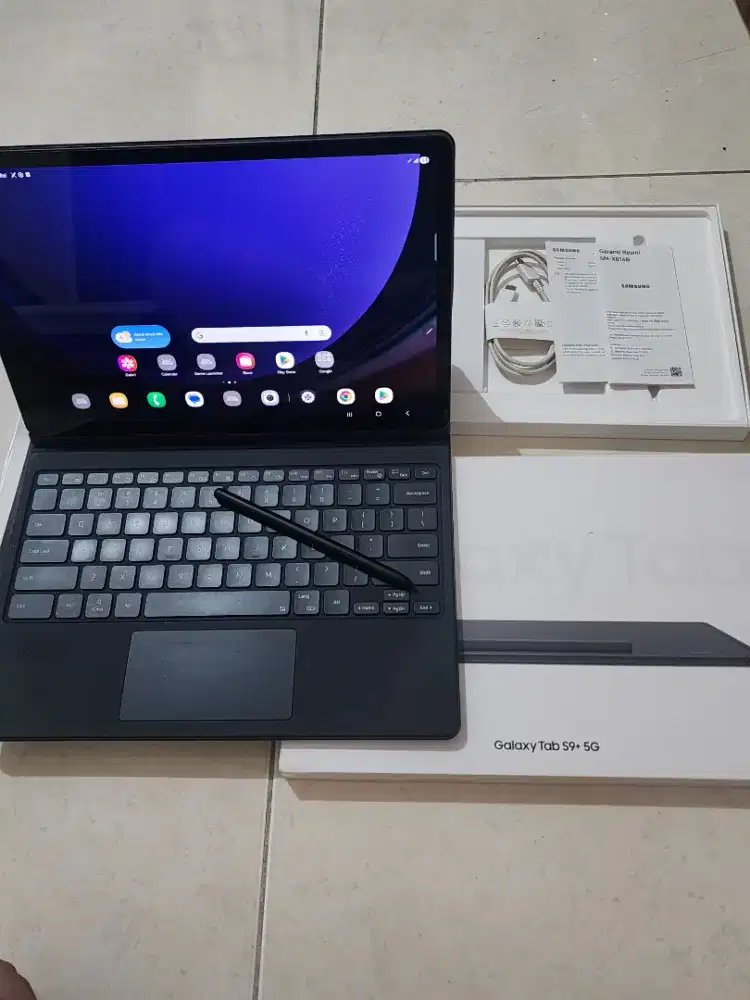 Samsung Tab S9 Plus 5G 12/256Gb + Keyboard + S-Pen, warna zgraphite